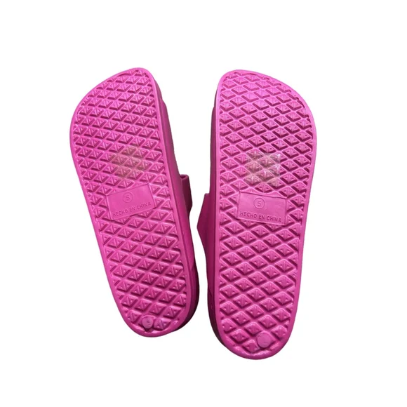 New without box PrettyLittleThing Pink Double Buckle Rubber Pink Sliders size 7 - Picture 5 of 6